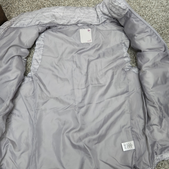 Nwt Medium Women's gray puff zip-up vest. From Kohl's. - Picture 2 of 7